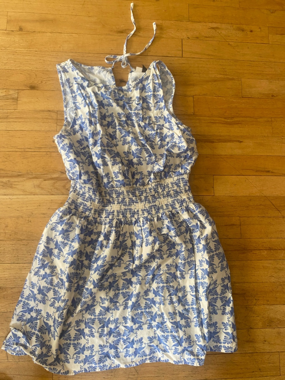 Universal thread pretty dress. Bird patterned. Size medium